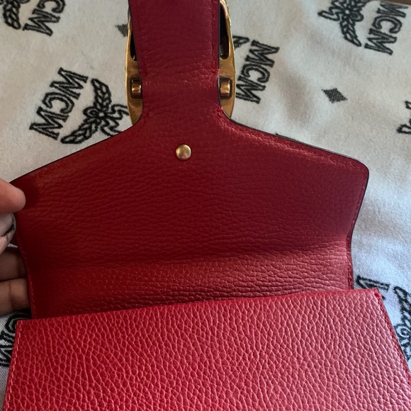 🎊SOLD🎊Gucci Hibiscus Red Dionysus Calfskin Bag - Picture 5 of 11